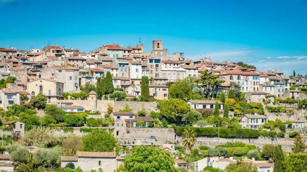 La côte d'Antibes et le Cap d'Antibes