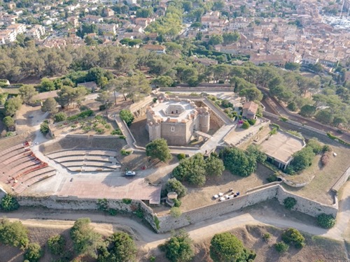 Citadelle de Saint-Tropez dominant le golfe