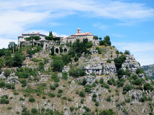 Village de Gourdon perché au-dessus des gorges du Loup