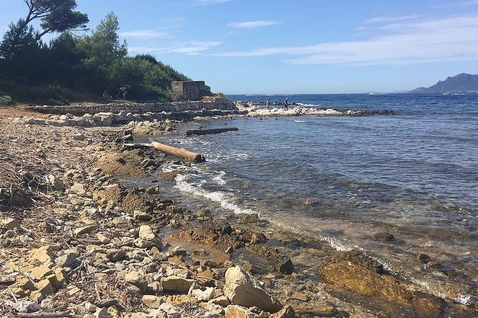 Rocky cove on Île Sainte-Marguerite, with Île Saint-Honorat in the distance