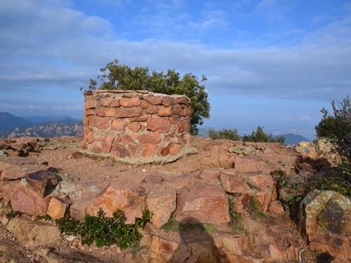 Vue depuis le Pic du Cap Roux sur les roches rouges de l'Estérel