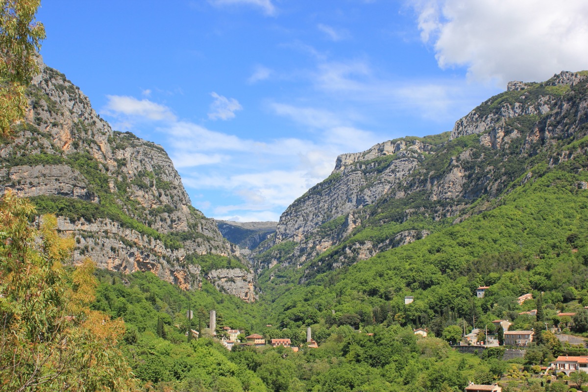 La route des villages perchés de l'arrière-pays
