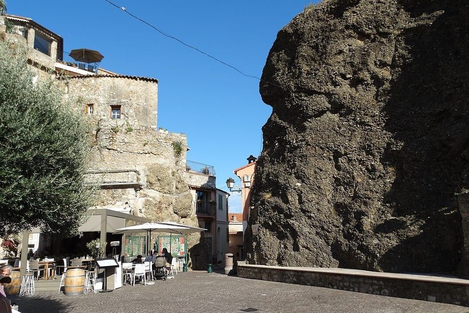 Place au cœur du vieux village de Roquebrune-Cap-Martin