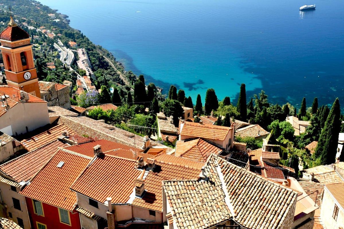 La côte de la Riviera entre Menton et Monaco