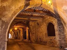La Rue Obscure, rue voûtée médiévale à Villefranche-sur-Mer