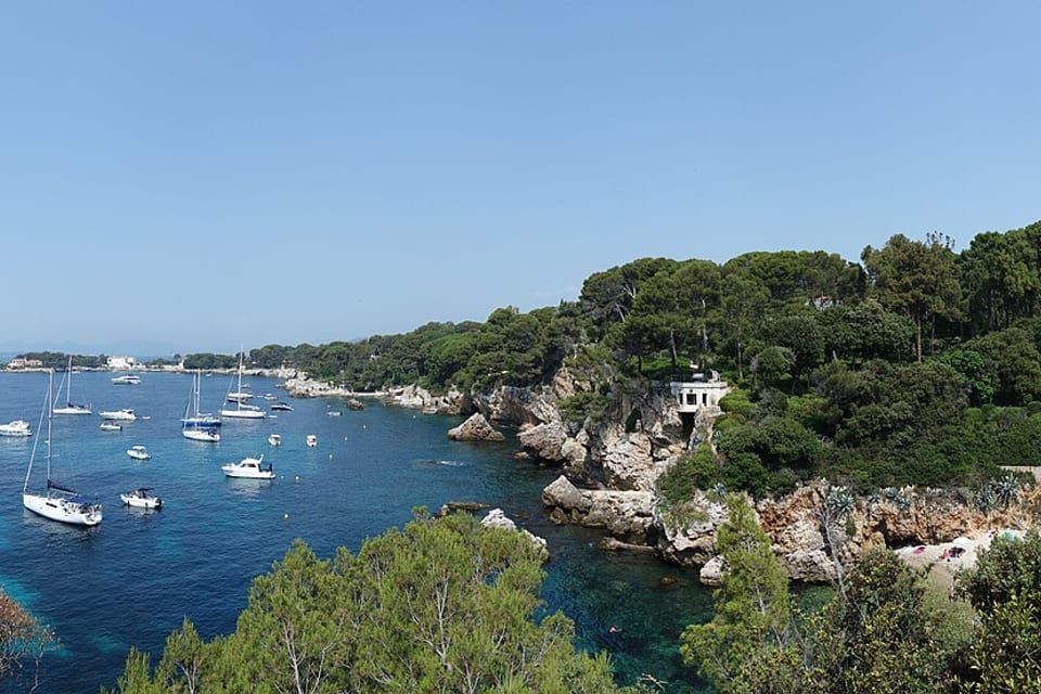 Baie des Milliardaires at the foot of Villa Eilenroc, a free-access snorkelling spot