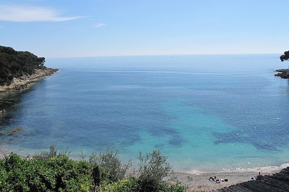 Crique de la plage des Fossettes au Cap Ferrat, parcours de snorkeling balisé