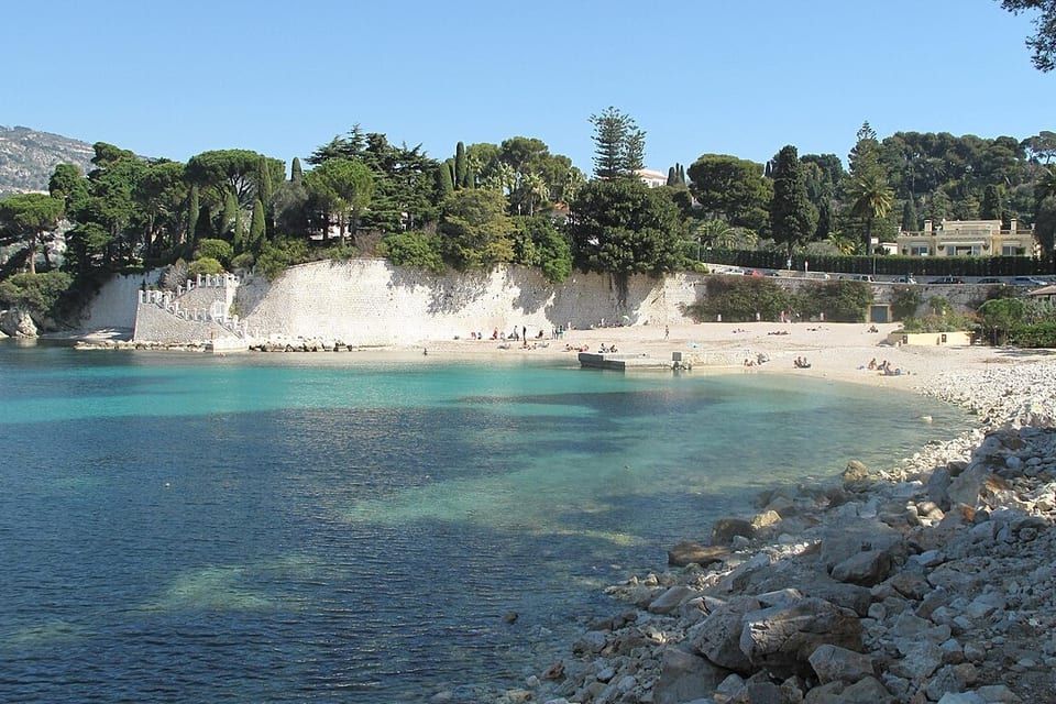 Crique de la plage de Passable au Cap Ferrat, vue depuis le sentier du littoral