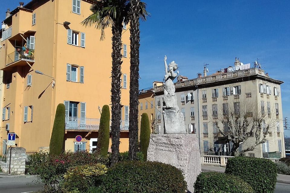 Place de la Foux à Grasse, près du restaurant Le Petit Caboulot