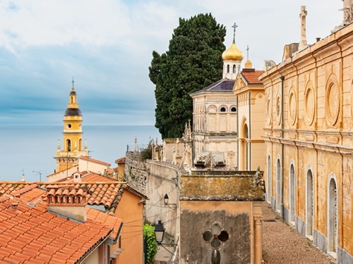 Vue panoramique sur la baie de Menton depuis le cimetière du Vieux-Château
