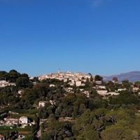 Former 18th-century stable converted into the dining room of the Bistrot de Mougins