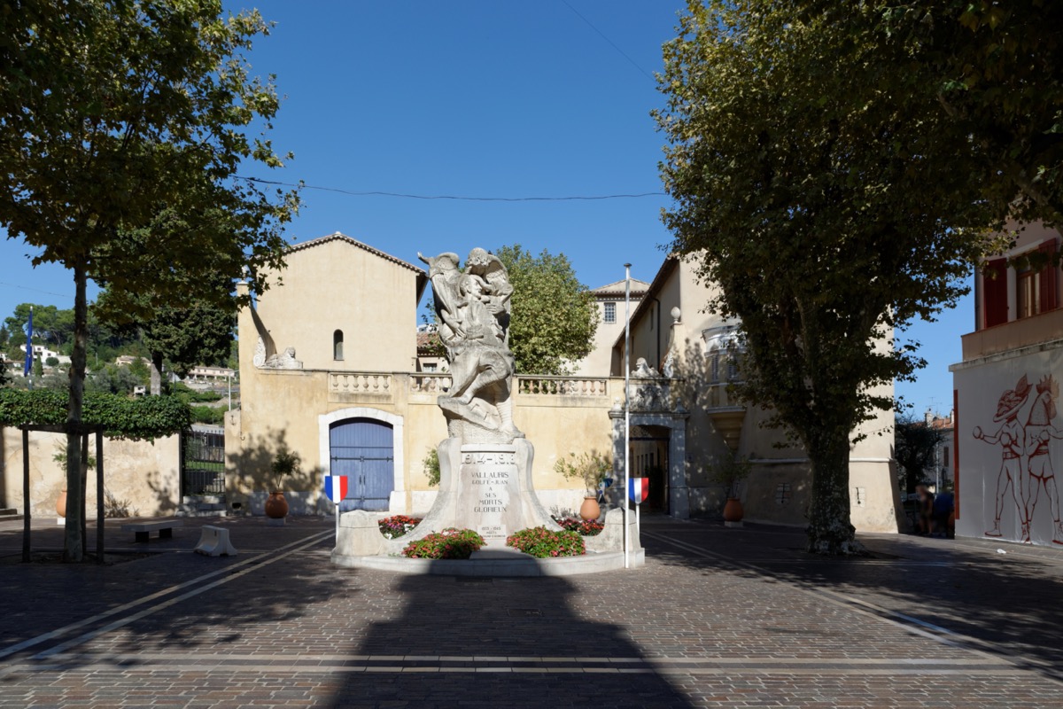 Ateliers de céramistes et poteries exposées dans le vieux Vallauris